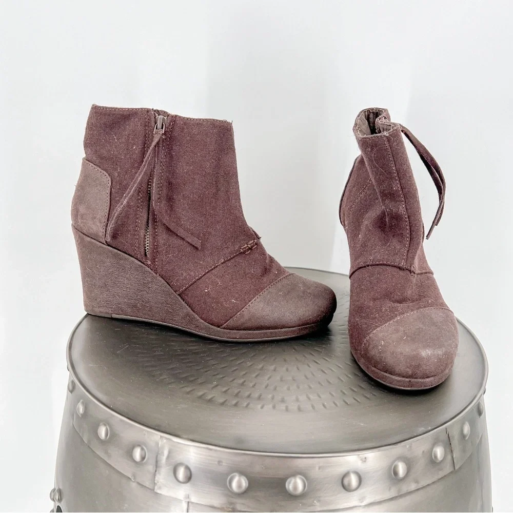 Tom’s Brown Wedge Booties